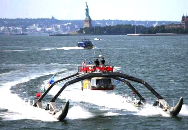 Spider boat in New York harbour, MAR advanced catamaran