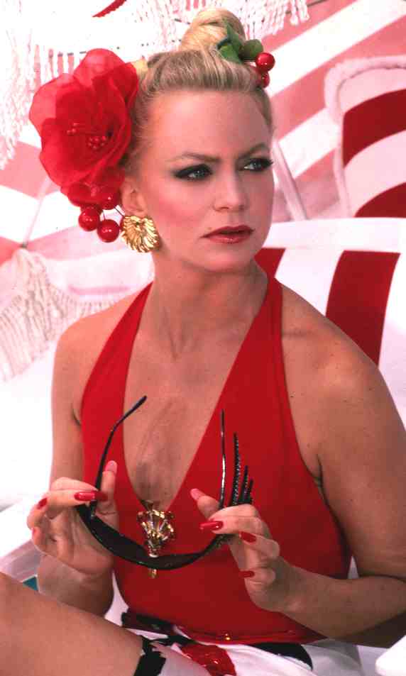 Goldie Hawn in Overboard also starring husband Kurt Russell