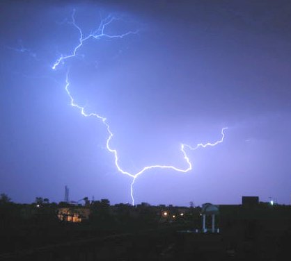 Probable cloud-to-ground lightning, but difficult to distinguish from ground-to-cloud by visual inspection