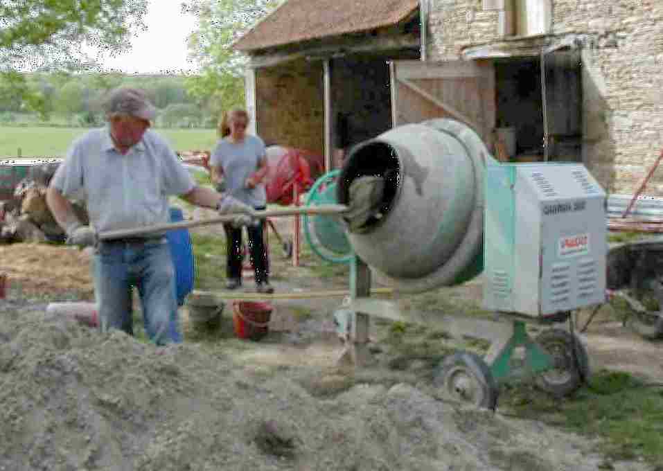 ballast and cement mixing concrete for house building