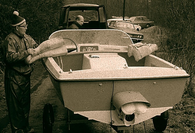 Leo Villa loads up the original Donald Campbell, Bluebird Marine Jetstar speedboat