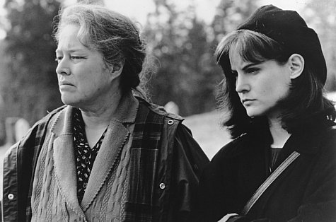 Kathy Bates and Jennifer Jason-Leigh in Delores Claiborne