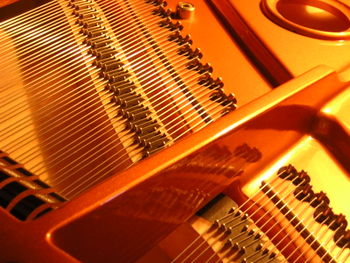 Duplex scaling:  Treble strings of a 182 cm. grand piano.  From lower left to upper right:  dampers, main sounding length of strings, treble bridge, duplex string length, duplex bridge (long bar perpendicular to strings), hitchpins.